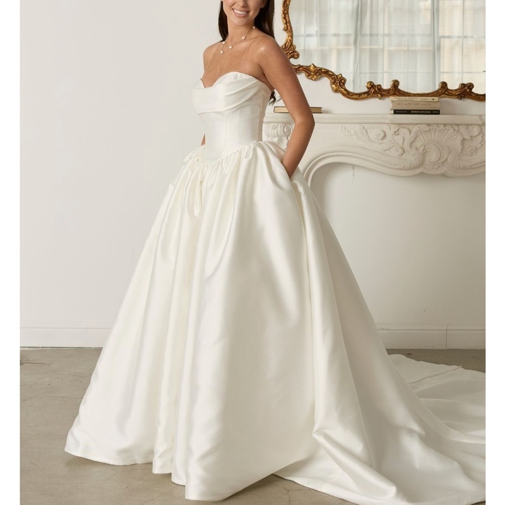 Never Worn, Brand new- Beautiful Cream Strapless Wedding Dress
